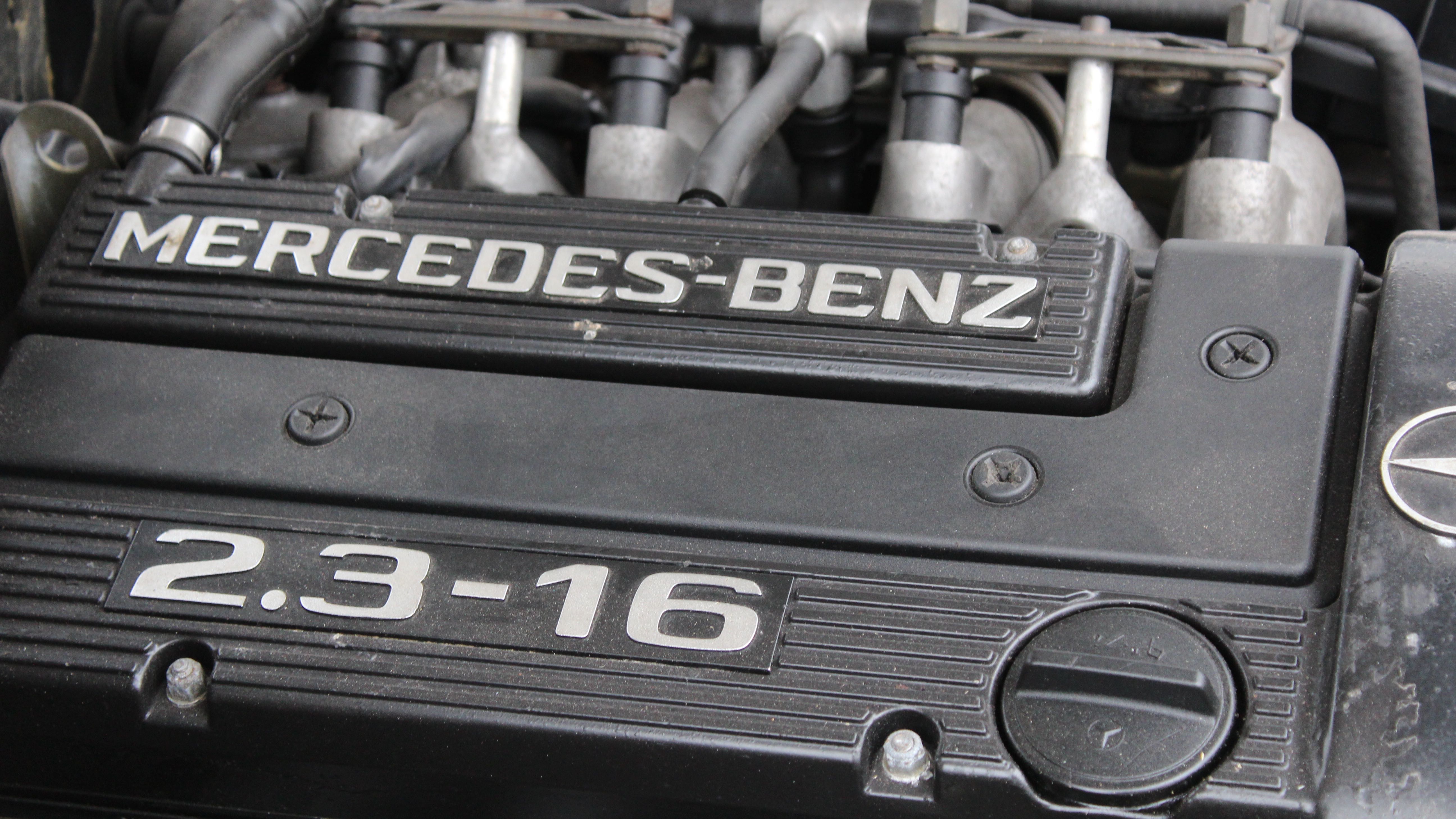 mercedes 190 motor detalj